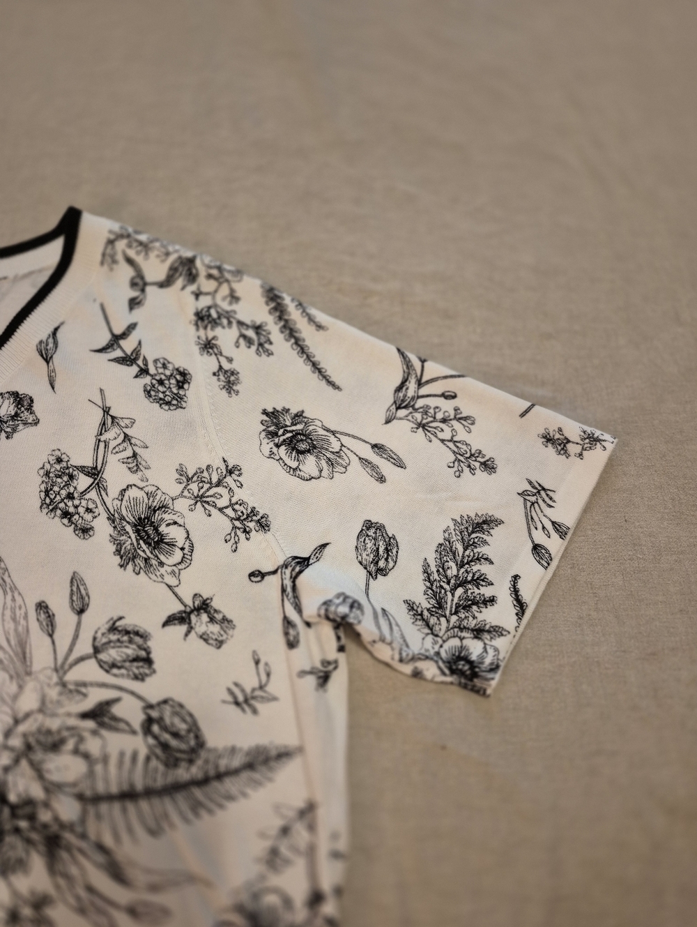 Talbots White Short-Sleeve V-Neck Top with Black Botanical Sketch Print - Picture 6 of 9
